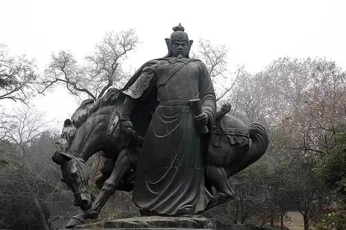 中国最奇怪的现象是富人群体税负最轻，按财富比例看，越是富裕税负越轻，虽然看起来缴