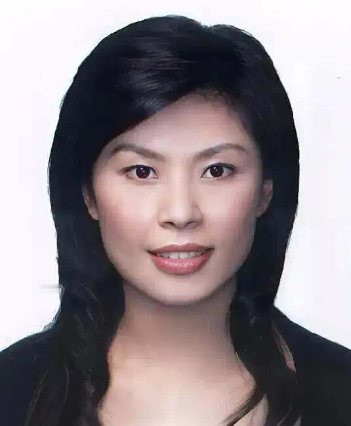 刚刚刷到一个视频，讲今天当选的中国国民党主席郑丽文，曾经慷慨激昂的表示：“要让全