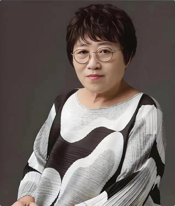 性学专家李银河说：“女性的性渴望，从来与年龄无关。”

老话讲“女人四十豆腐渣”