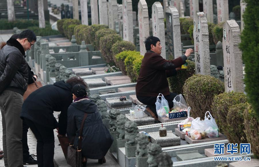 3月30日殡葬新规生效！告别"骨灰房"，殡葬回归公益本质
 
3月30日，一则关