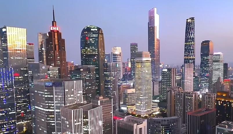 历经四十多年的迅猛发展，今天的中国已成为了许多外国游客眼中的“异世界”，一个独自
