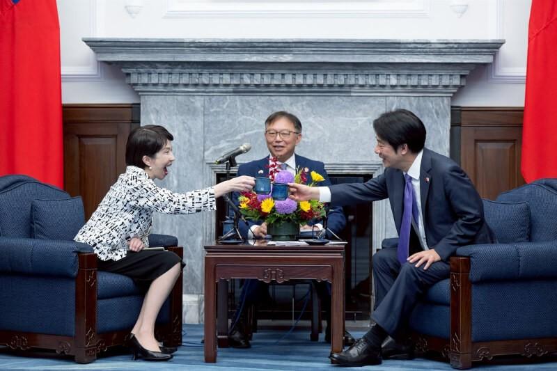 眼看国际社会无人声援高市，赖清德跳出来了，狂妄警告大陆“别做麻烦制造者”

在我