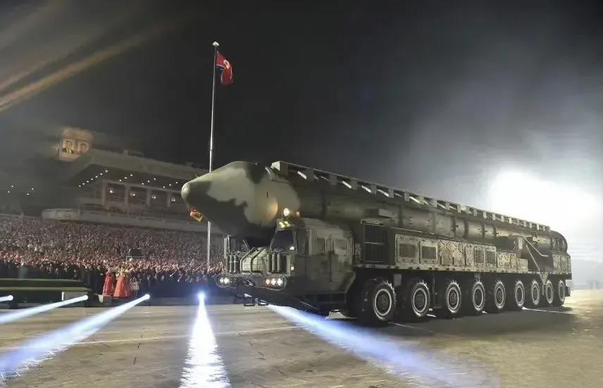朝鲜胜利70周年，武器一亮相！整个西方直接Oh my God了！争相报道朝鲜的武