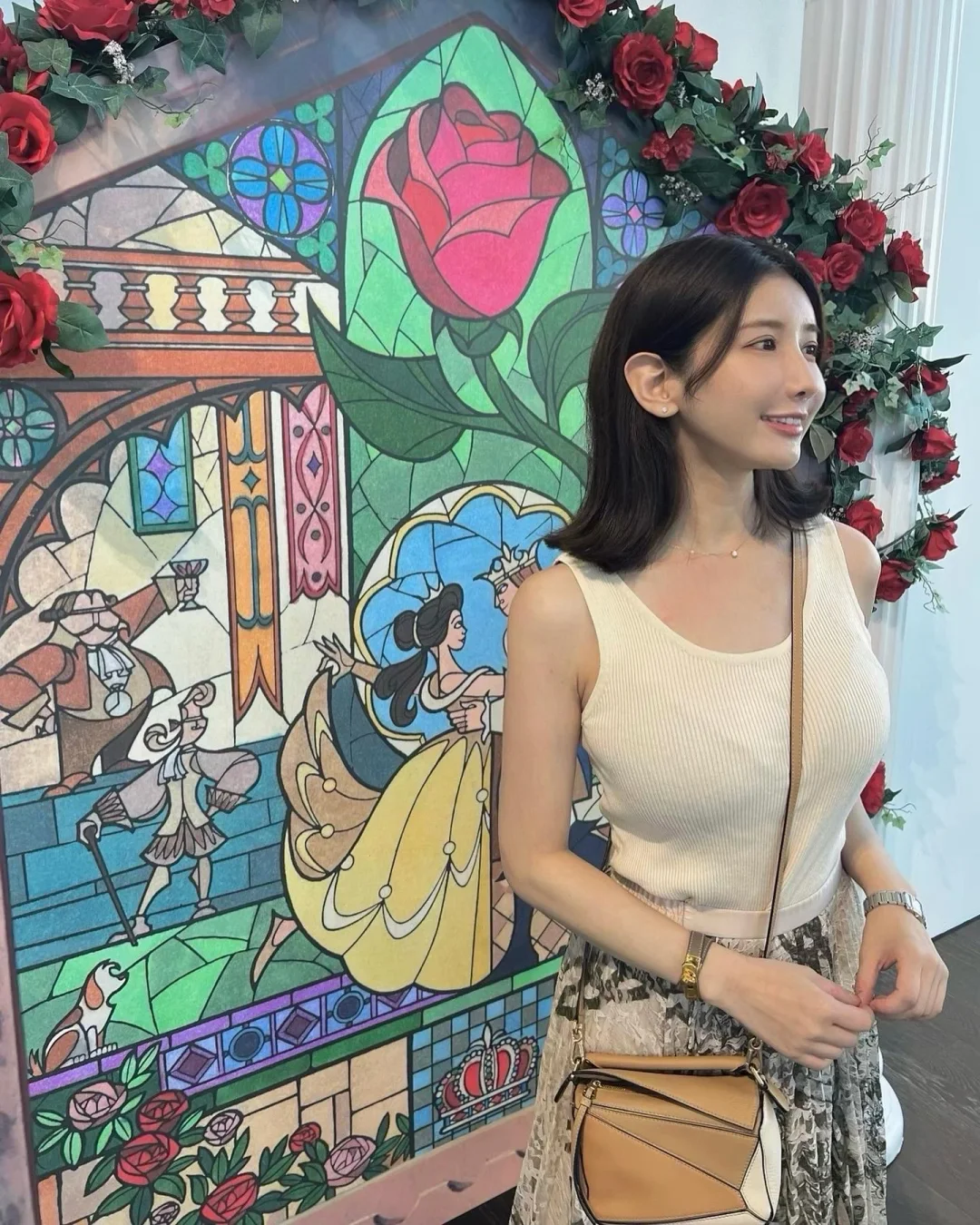 误入童话书的一页，[偷笑R]听说在这个背景墙前许愿，真的会遇到[拥抱R]王子吗？