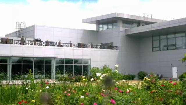 【#花园式工厂为何被叫停#？】近年来，我国建设用地数量迅速增加，工业用地利用方式