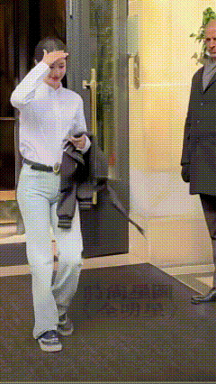 王楚然穿牛仔裤咋个感觉这么别扭呢