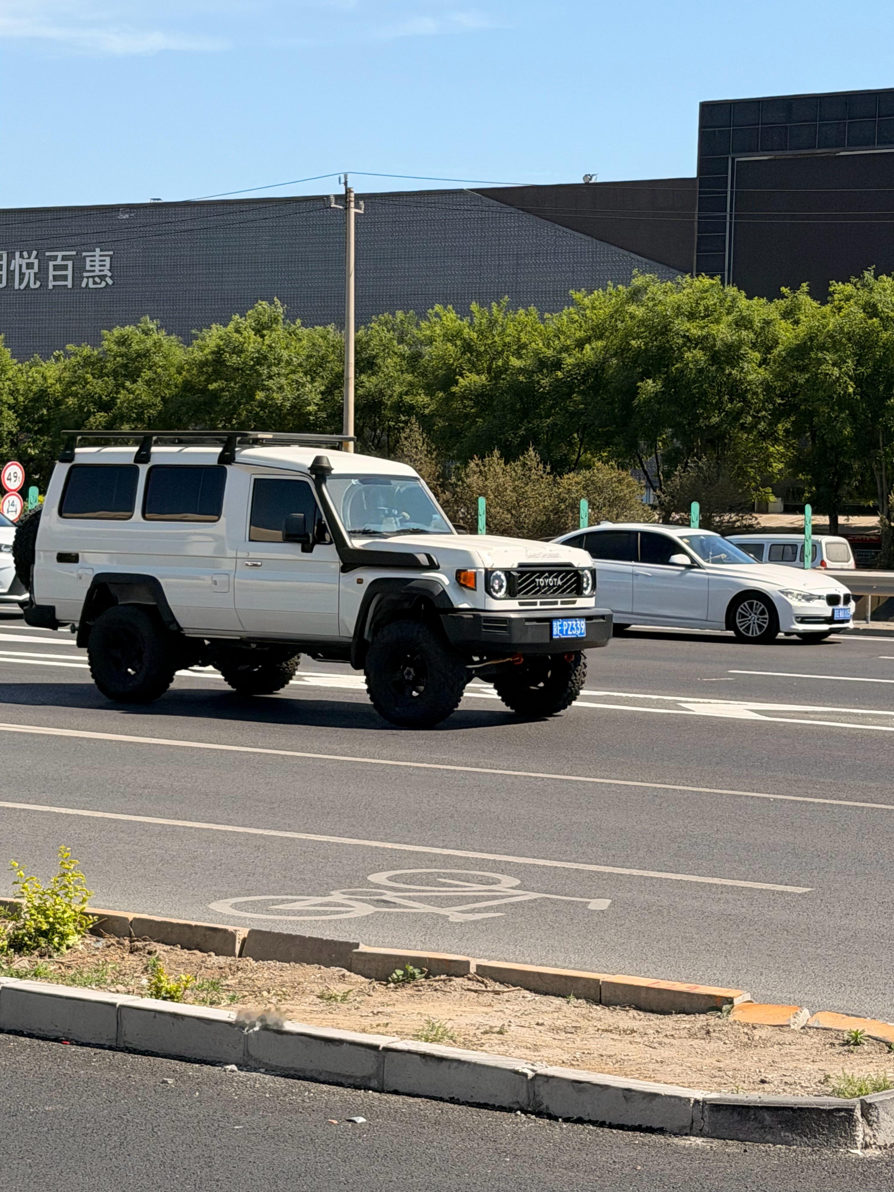 “要说情怀还得是LC78，真好奇它的驾驶感受如何。” 