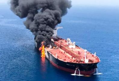 伊朗放狠话：不允许一滴石油流出，霍尔木兹海峡过往船只一律击毁
据伊朗学生通讯社3