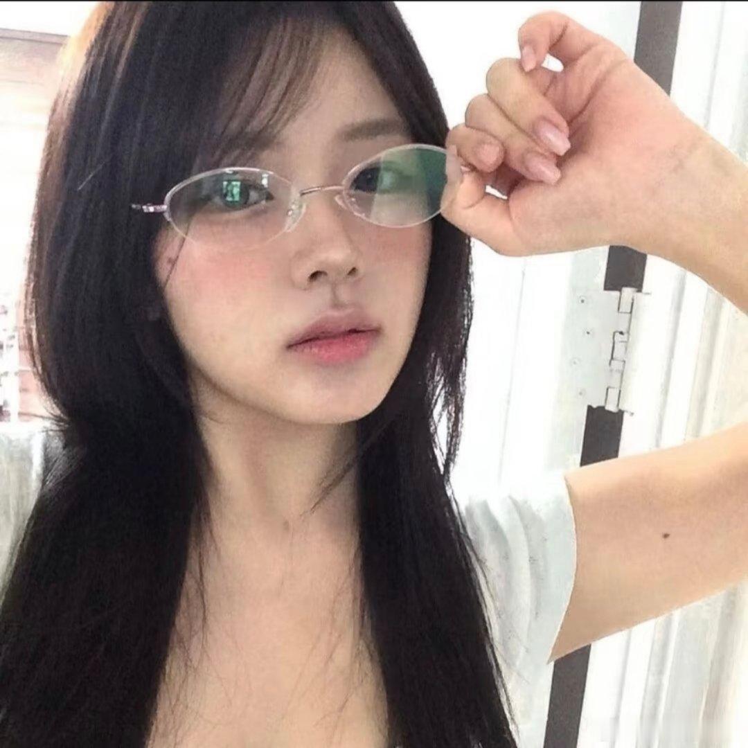 甜美女头。 