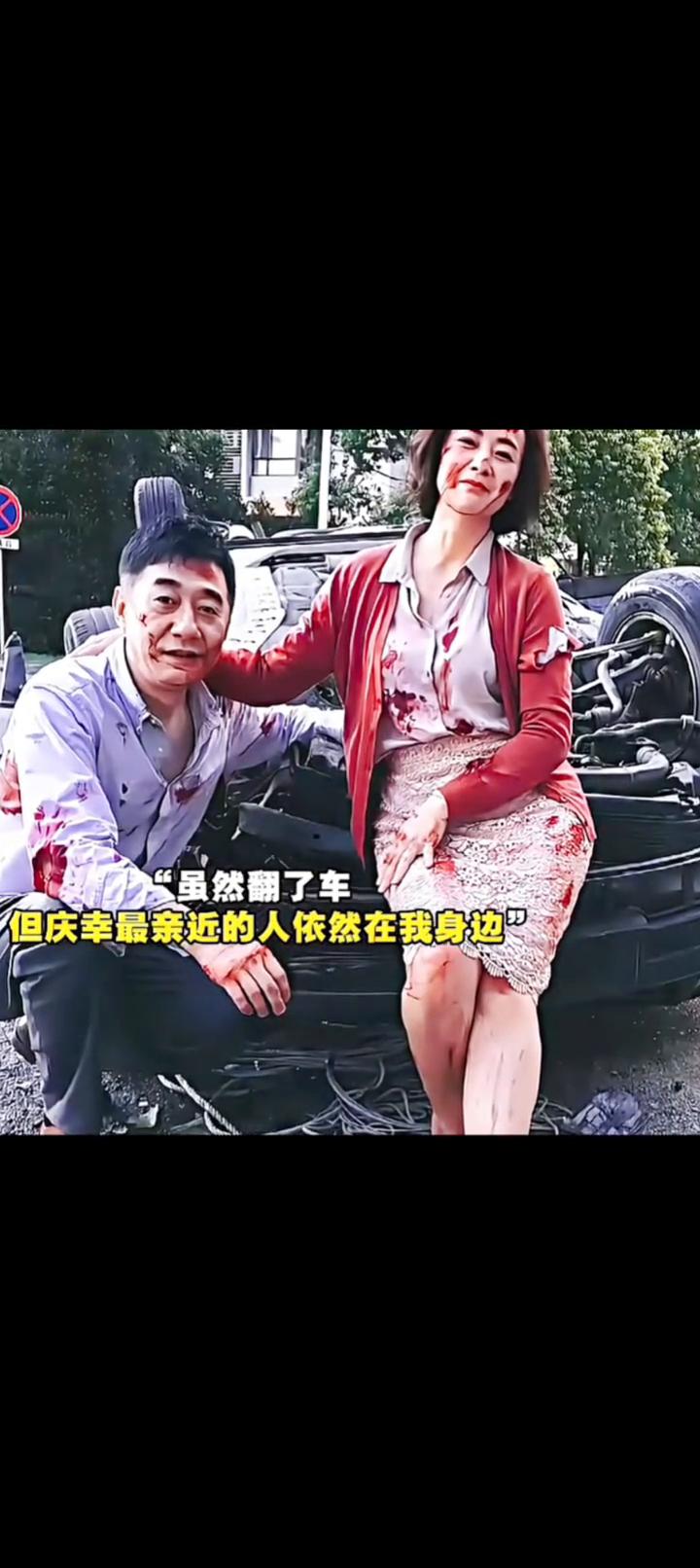 ·服务员手拿十几杯啤酒，不小心洒了，索性把酒倒自己身上。若无法改变现状，那就好好