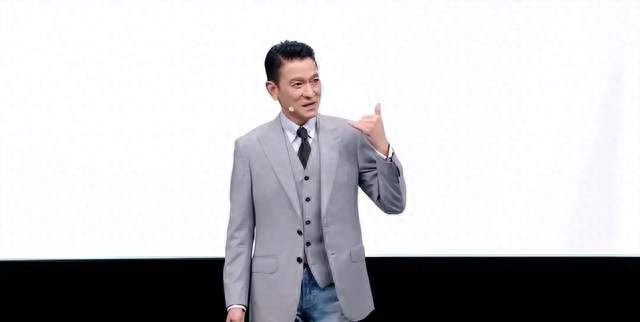 65岁刘德华现状引热议，网友：谁能看出刘德华已经65岁了
