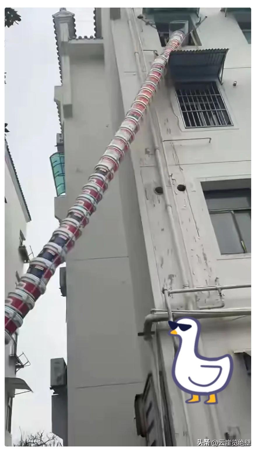 “人怎么能这么聪明！”安徽，一男子每天都得搬运建筑垃圾，累的直不起腰，后来在妻子