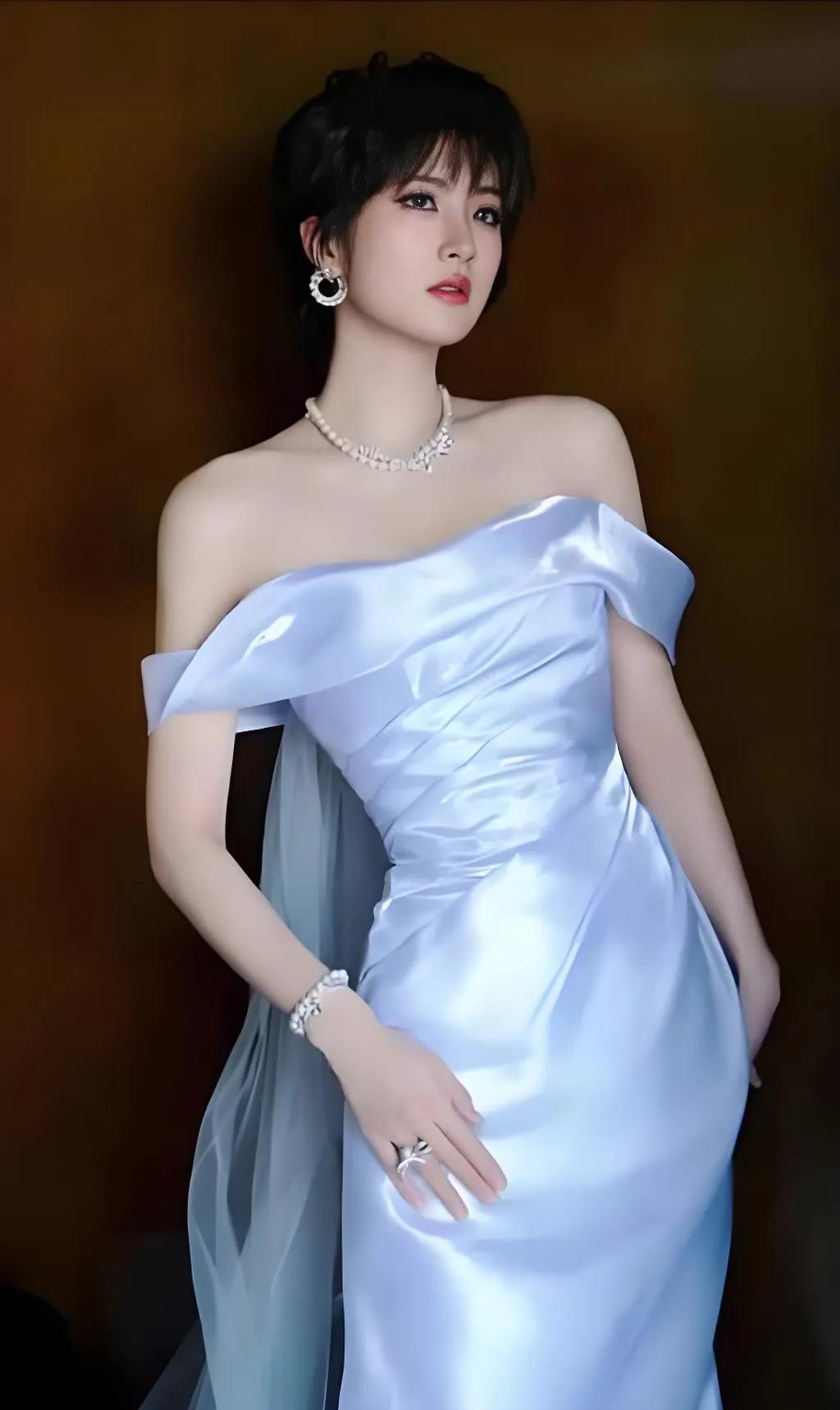 姚安娜成为华为先锋大使后，和刘亦菲互动时被调侃“代言免费吗”，她高情商回应：费用