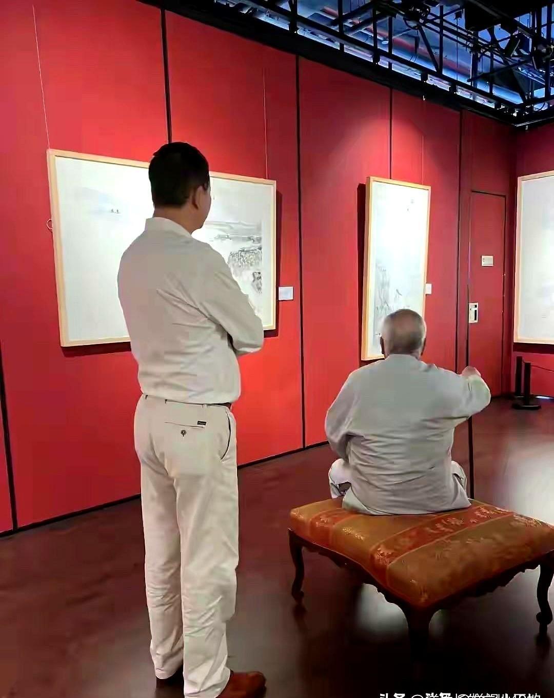 法国·枫丹白露画室，范曾电话没关机，就是不接。

美国·波士顿，女儿范晓蕙凌晨发