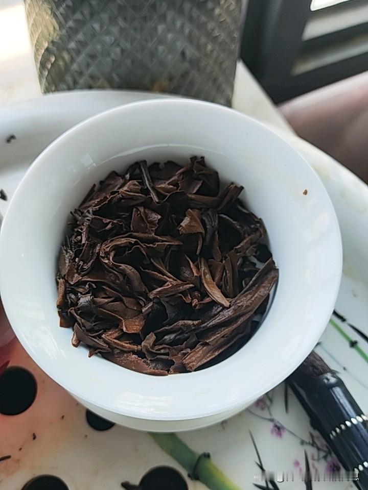 红茶
喝起来微甜
静坐
冥想
听书，看看阳光高照
一切都是美好红茶养生知识 控水