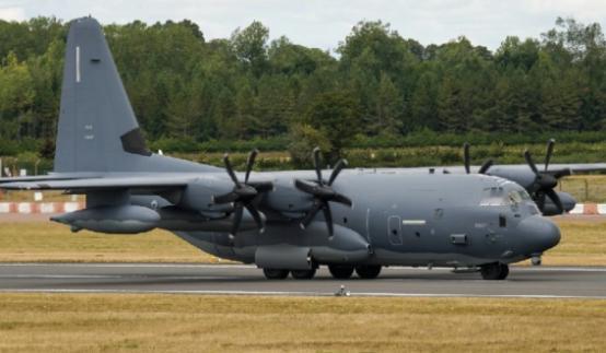 笑麻了！特朗普的脸都被扇肿了！美军仓皇撤离时炸掉自家两架运输机，本想毁尸灭迹瞒天