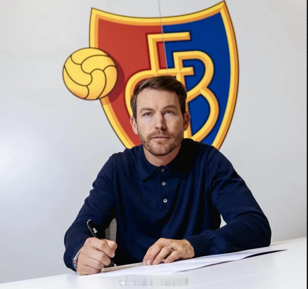 官方：巴塞尔宣布任命利希施泰纳为球队主帅，双方签下了一份2029年到期的合同。退