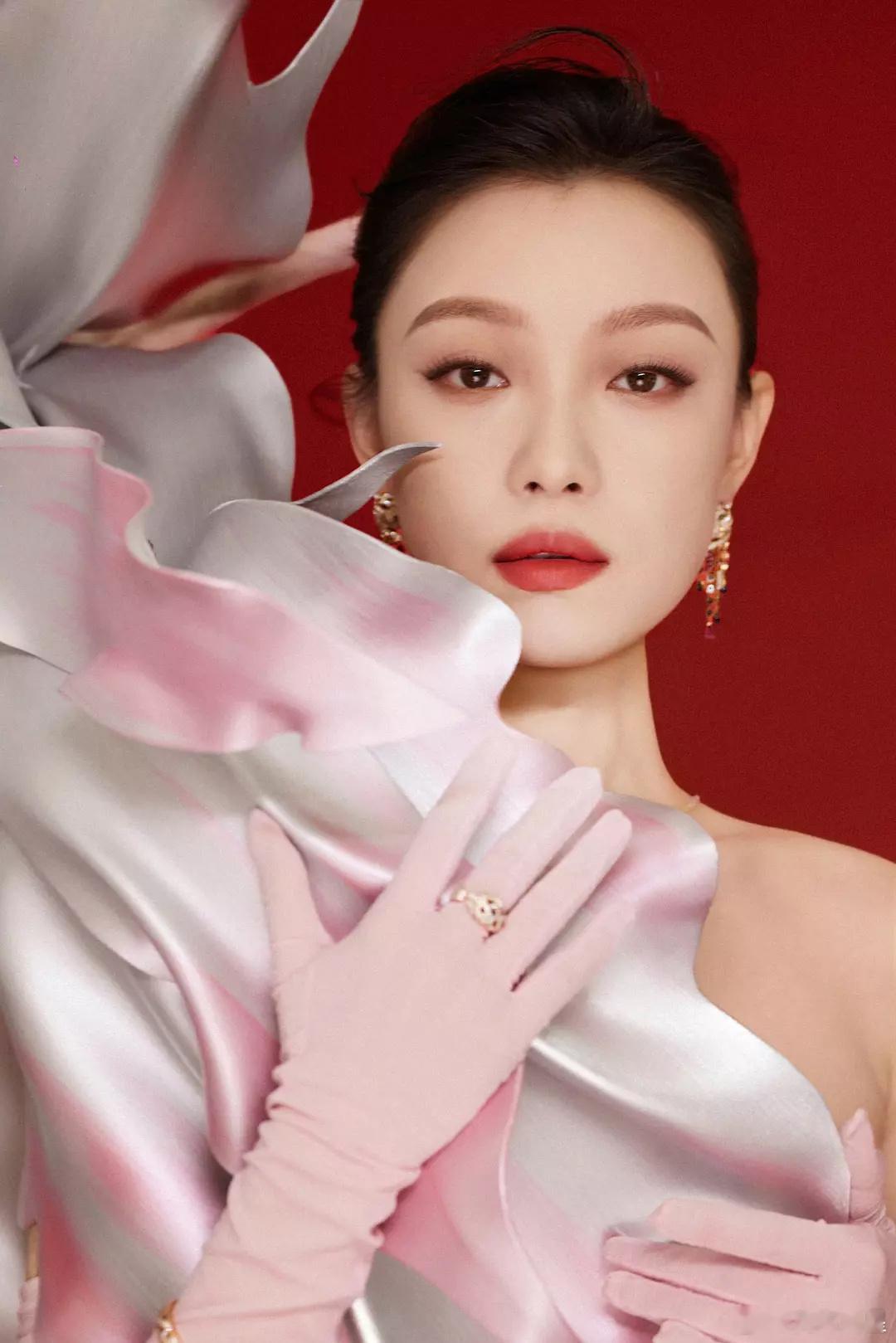 来看美女[坏笑][坏笑][坏笑] ​​​