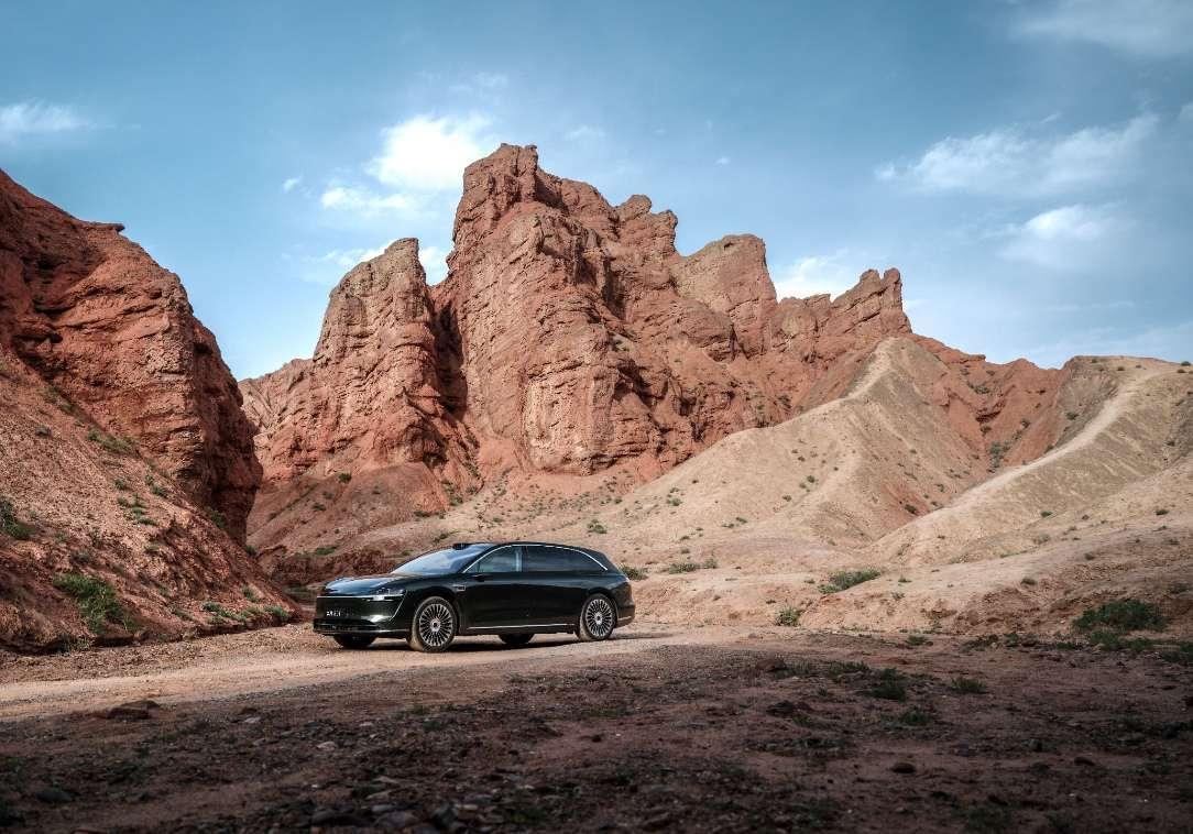 就问谁能拒绝和杨幂一起在享界S9T里合唱《茉莉雨》啊！想想就很治愈，车内不仅有智