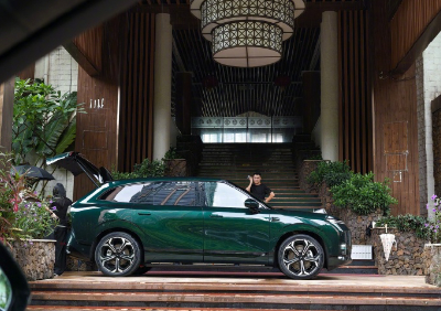 【小鹏 G9L 大五座 SUV 实车曝光：墨绿车漆、双层星环灯】根据工信部信息，