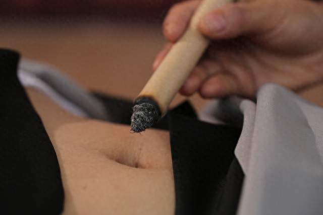腹部艾灸好处多，但这几类八千万别乱灸