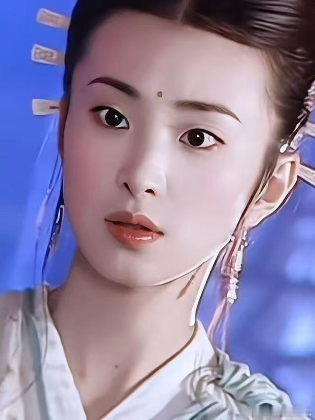 林静眉眼好直观！长开了这是！单眼皮多一点凌厉，双眼皮看着很圆滑慈祥。真的是岁月不