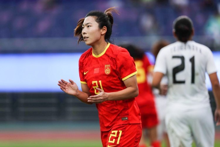 #女足国脚古雅沙退役# 5月12日直播吧获悉，中国女足将于6月7日在武汉五环体育
