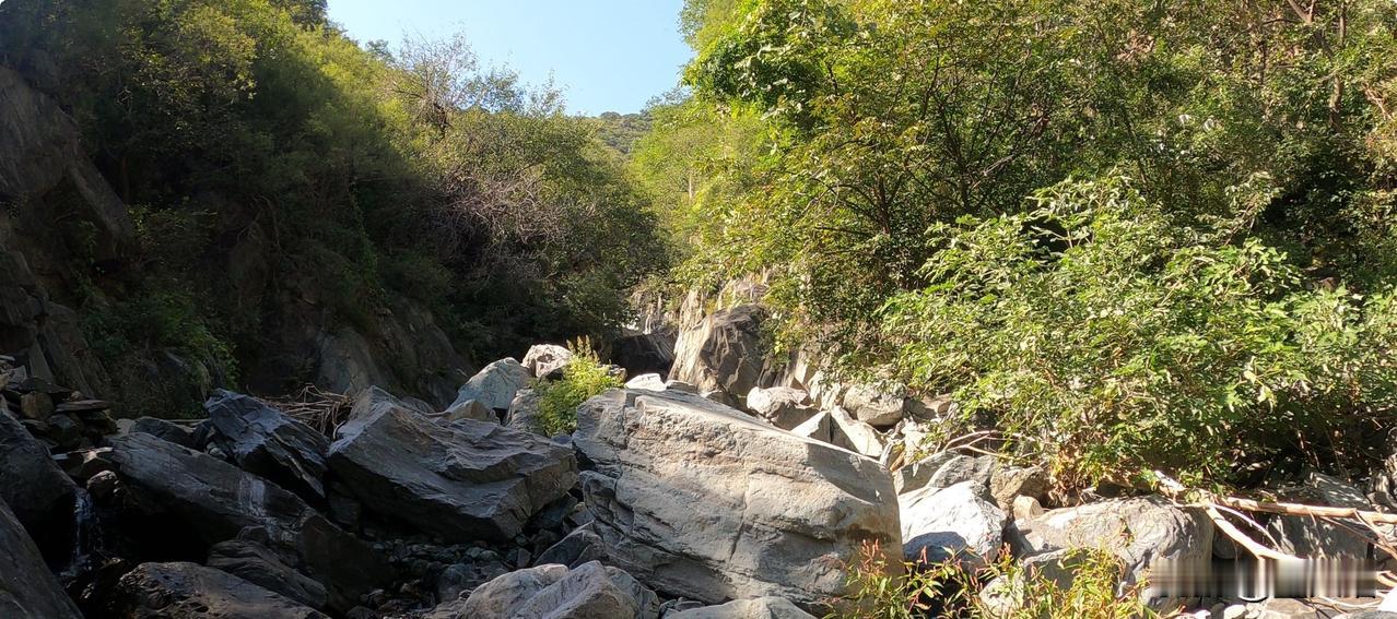 第一次爬山需要注意些什么? 
最近又连续看到有人爬山被救援的，甚至还有在中元节一