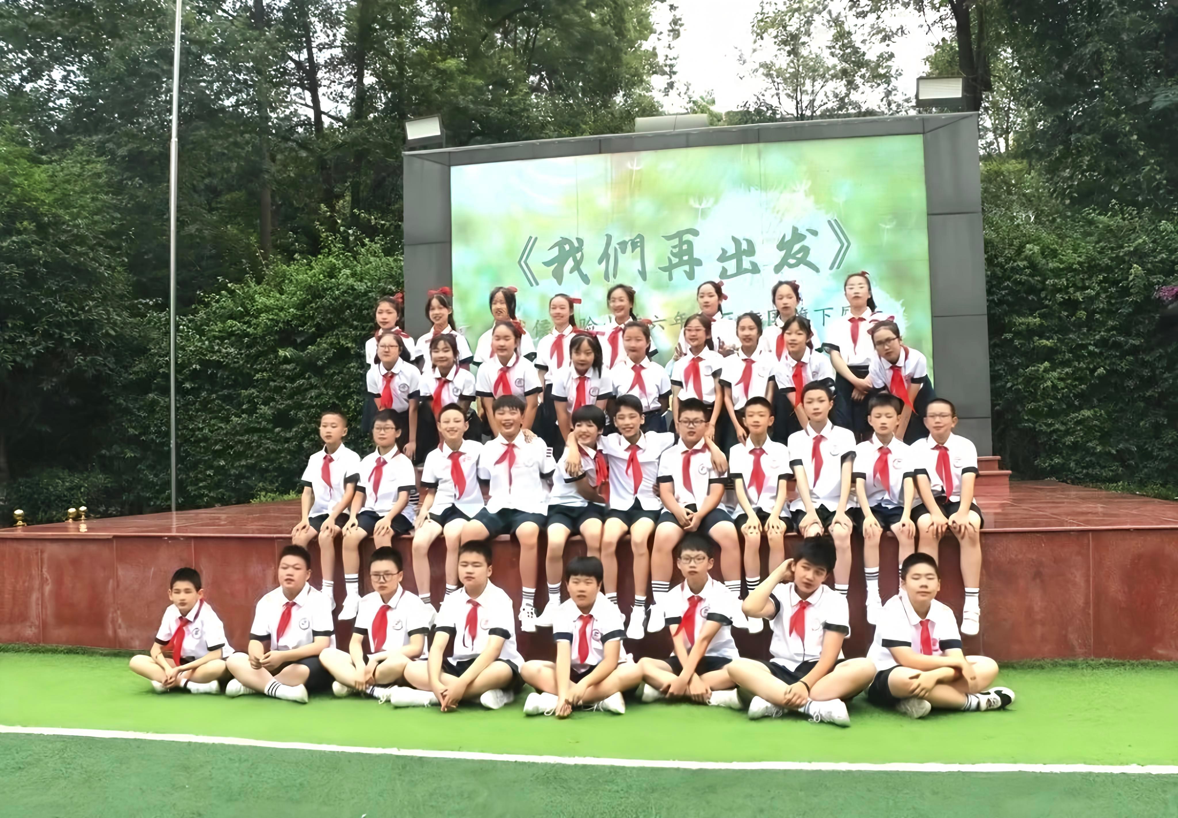 六年级的张奕然 