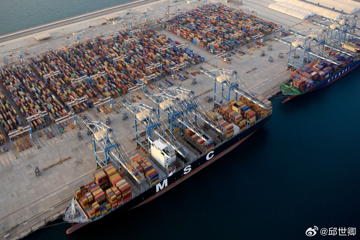 你知道這場戰爭最荒謬的地方是..伊朗還有新鮮的牛奶跟蔬菜，但杜拜的存糧只剩十天。