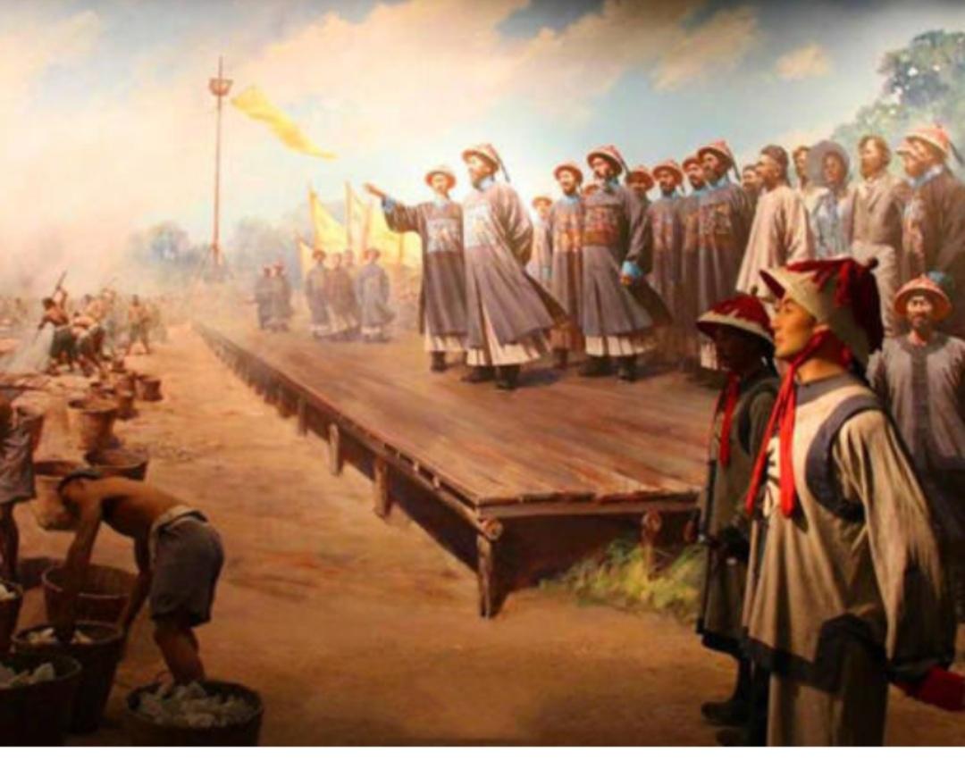 1839年6月3日，广东虎门海滩，人山人海。

两广总督林则徐，当着成千上万百姓