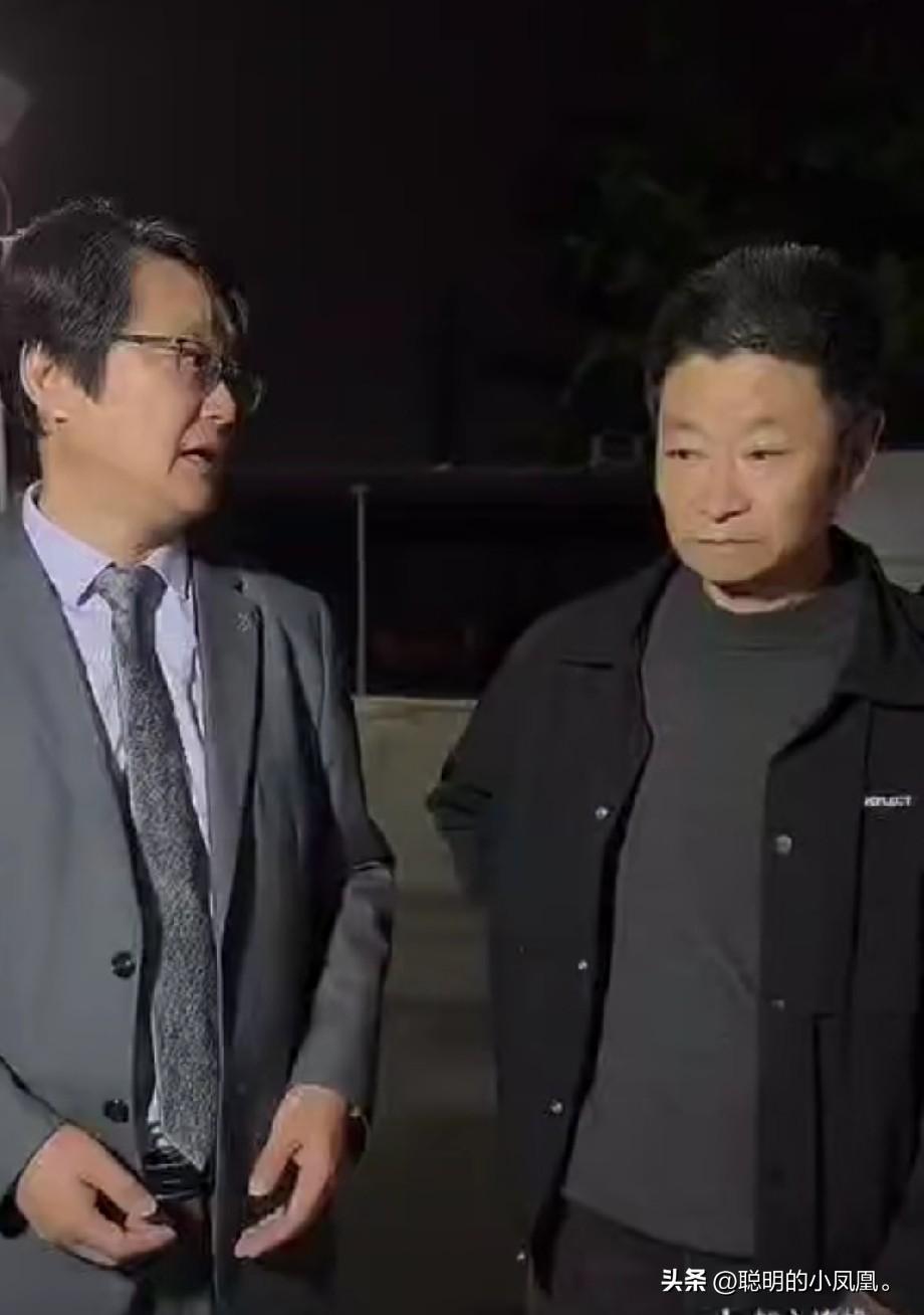 小故事！
    再把 王美丽拍的视频，陆总 从表面看起来，是一个中心人物，其实