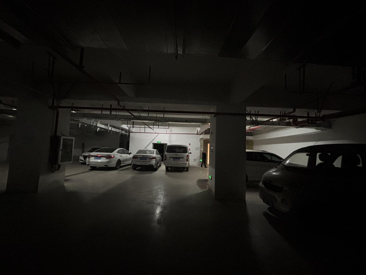 凌晨2点，一个男人发了条消息又撤回了

凌晨2点，那个30多岁的男人在对话框里打