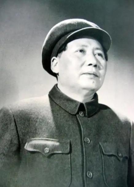 毛主席从不把经济腐败定性为经济犯罪，而是把经济腐败定性为罪大恶极的死刑罪。

1