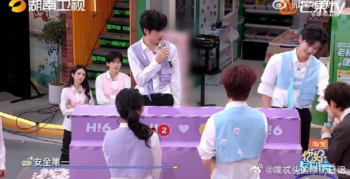 周也 网速慢不了一点你好星期六被周也在节目里的表现圈得死死的，反应超快，思路敏捷