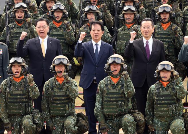 “台独”武装春节期间闹事迹象出现？
赖清德等3名“台独”头目发出挑衅政治讯号，解