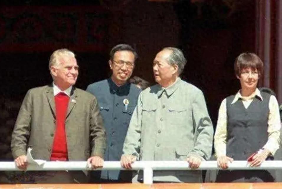 何长工病逝，陈士榘感到惋惜：他34岁已是军团政委，为何建国后职位却偏低？
192
