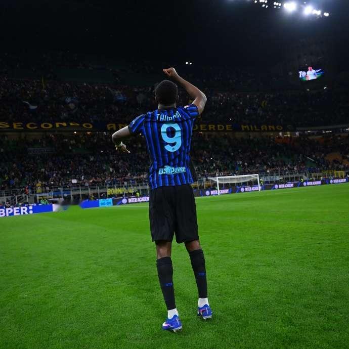 齐沃的轮换艺术与临场应变，暗合“玄学”的精髓。他推行渐进式轮换，单场轮换不超过四