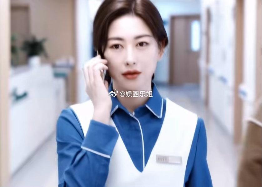 这不比Miu Miu 2026春夏系列好看多了嘛超模演绎的Miu Miu 围裙大