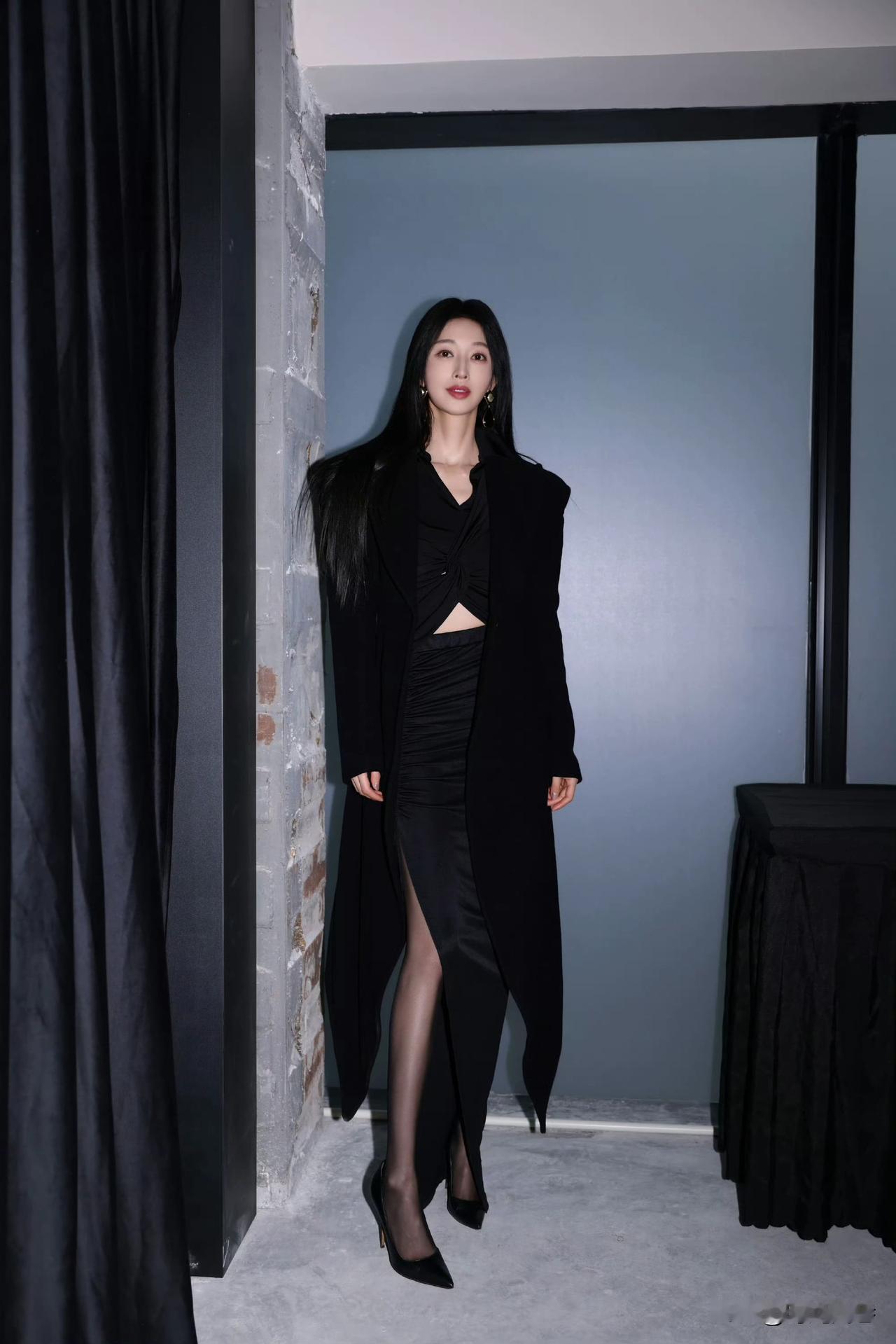 张俪，1984年6月8日出生于广西桂林，中国内地女演员，毕业于中央戏剧学院。
2