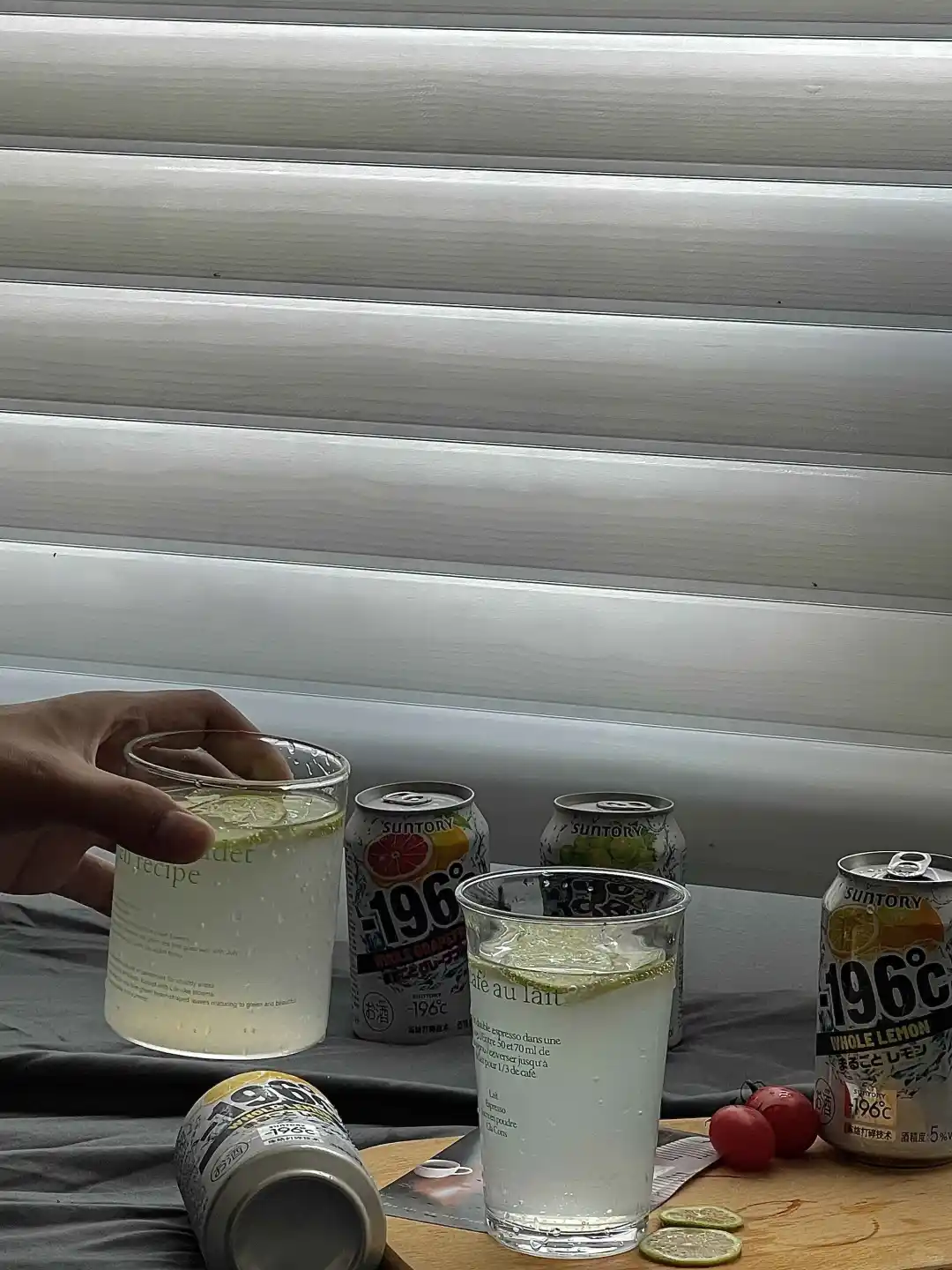 终于把乱七八糟的家清洁完，躺下来杯汽泡酒