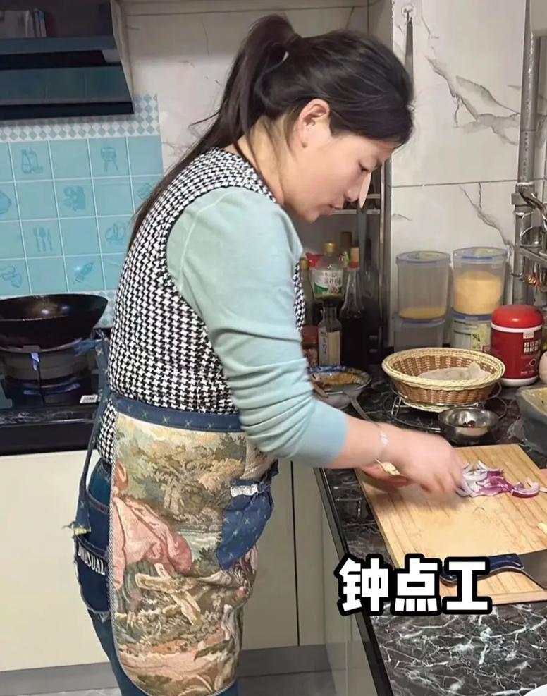 表扬一下我家的钟点工！
52岁，在我家从11:00-13:00，每天2个小时，就