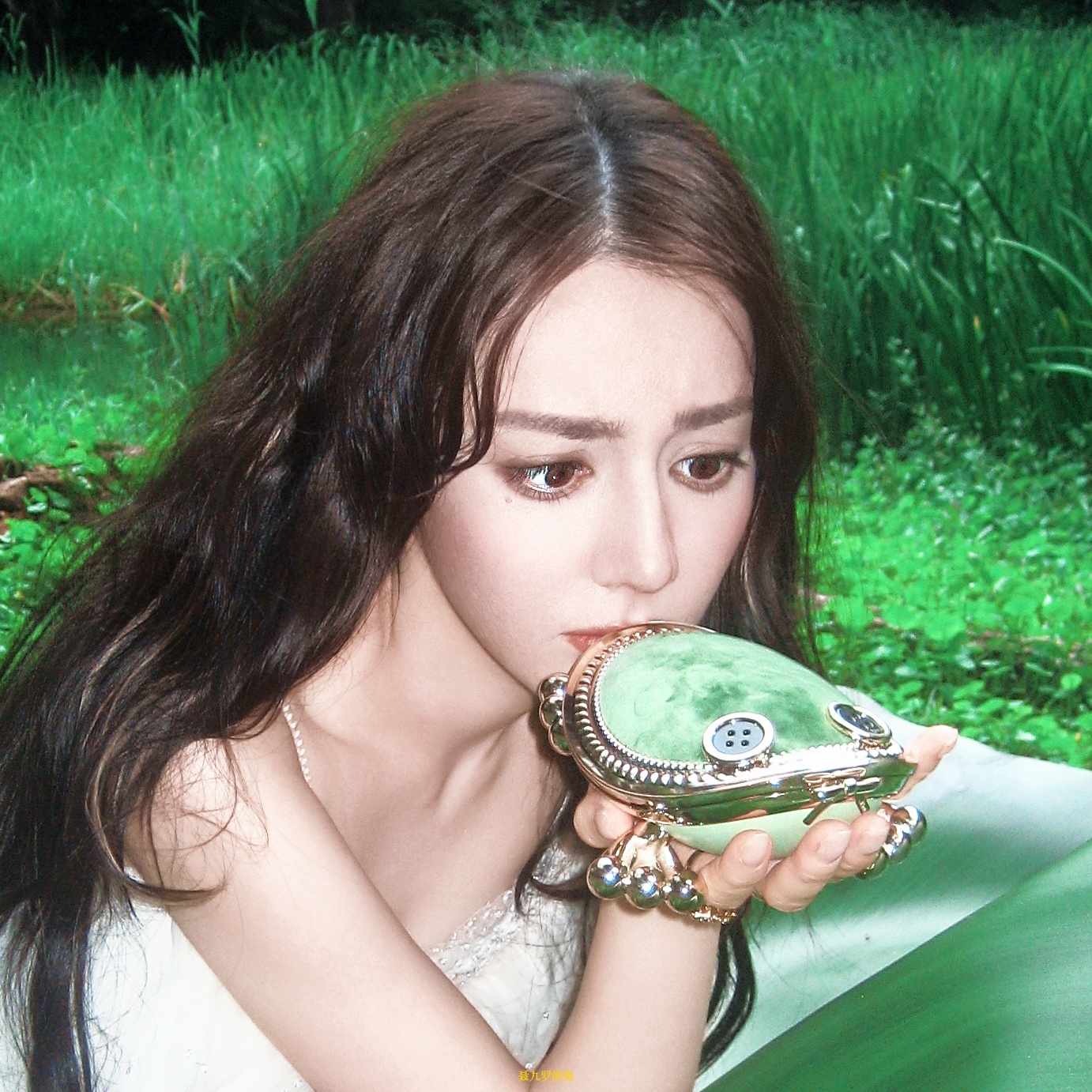 🌳"树与光"˖🐰🍃｜迪丽热巴绝对不会穿电光蓝的衣服｜VOGUE背景是迪丽热