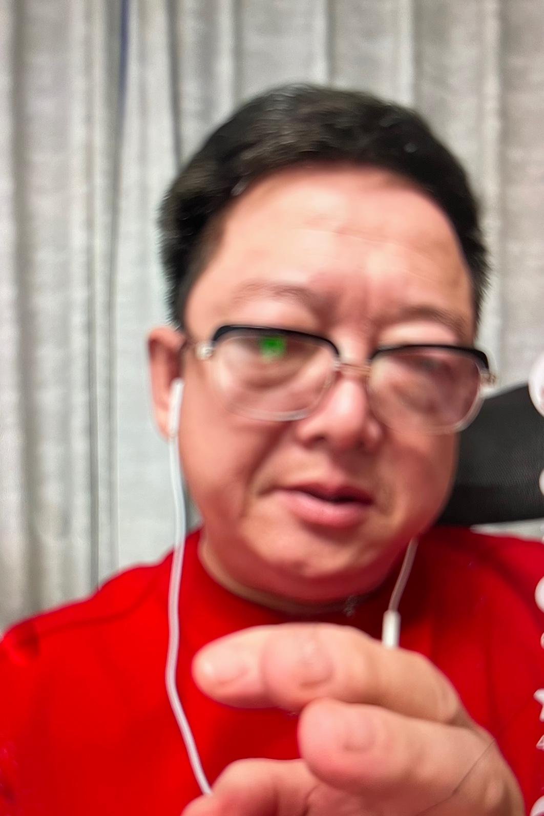 体育主播陈智说：
有人想要孙颖莎，
王楚钦身上的流量，
还有他们的代言，
想要他