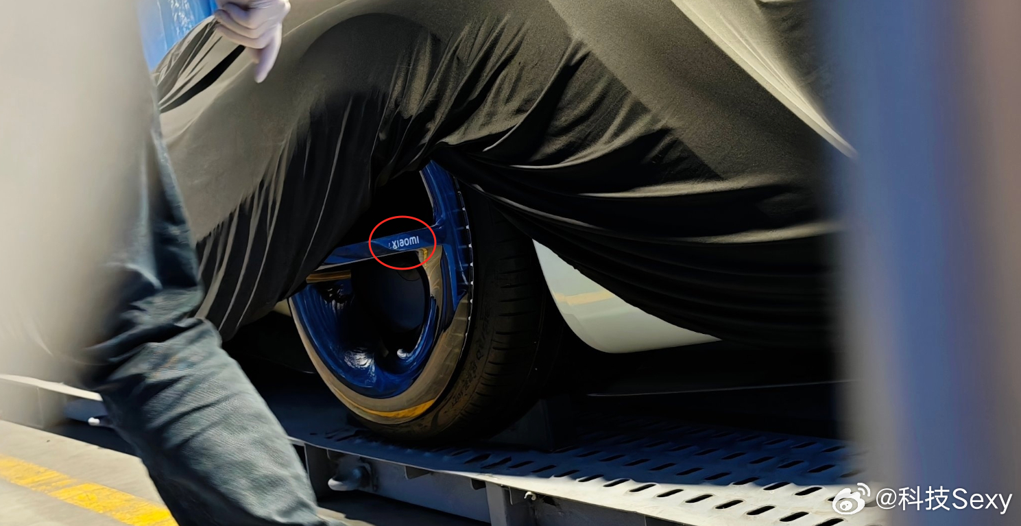 小米汽车预告惊喜官宣了！小米昨天被拍到的超跑就是它吧？这也太帅了！看这个夸张造型