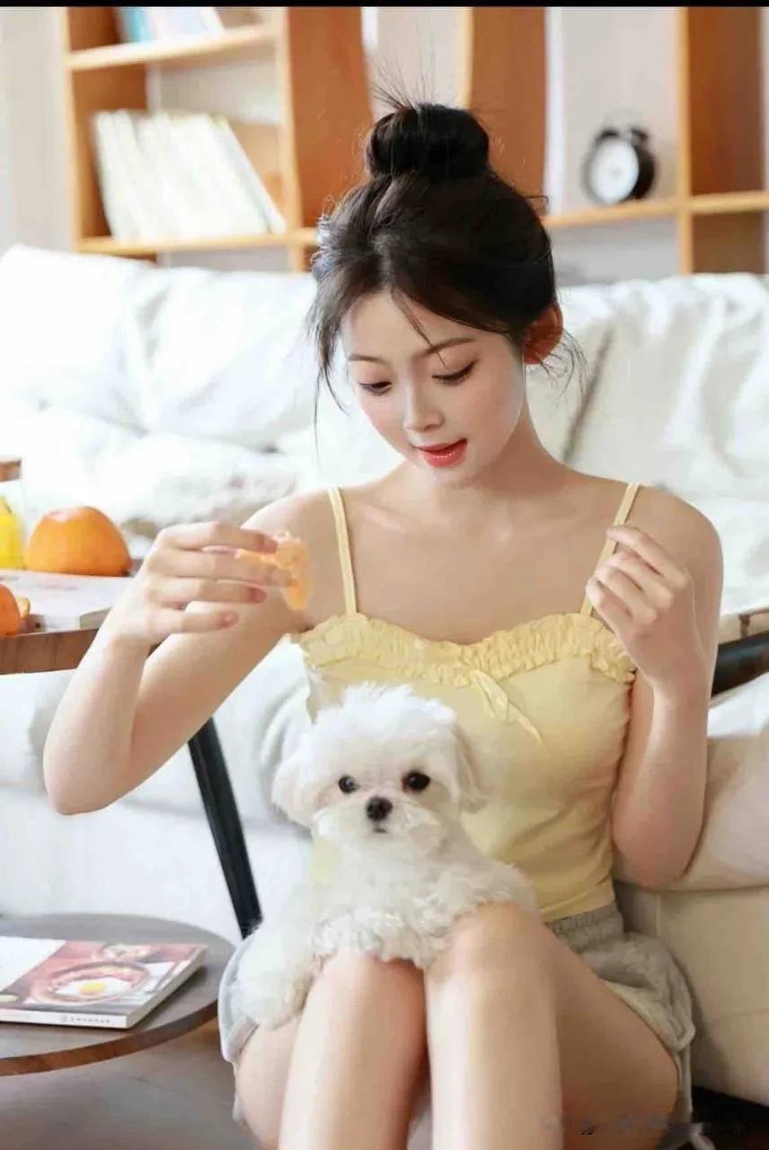 悠闲午后，与爱犬共享美味小点心🍰🐶