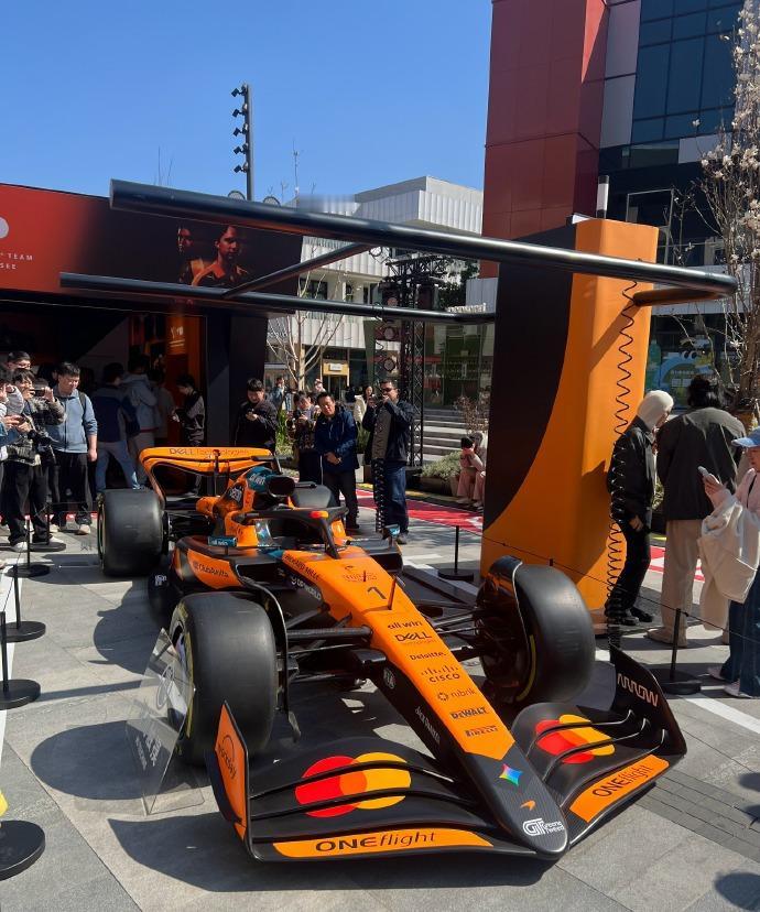 迈凯伦 2026 F1 MCL40 赛车震撼亮相！谁说我不懂车？这张“伪车迷”鉴