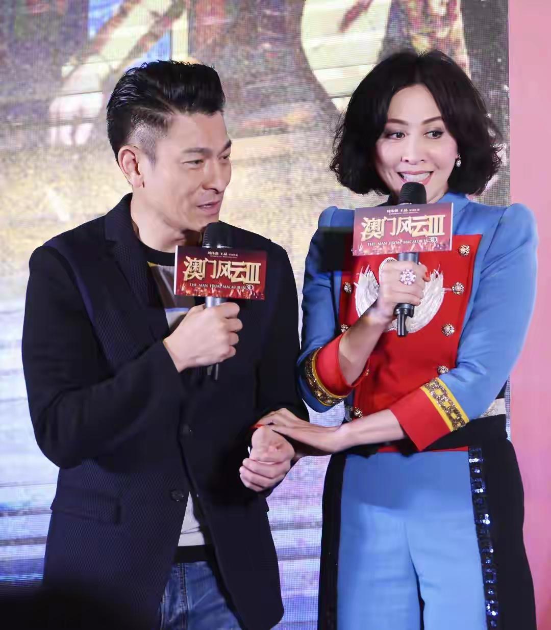 “太吓人了！”没想到刘德华的粉丝会这么疯狂，刘嘉玲回忆有次和刘德华拍戏时，刘德华