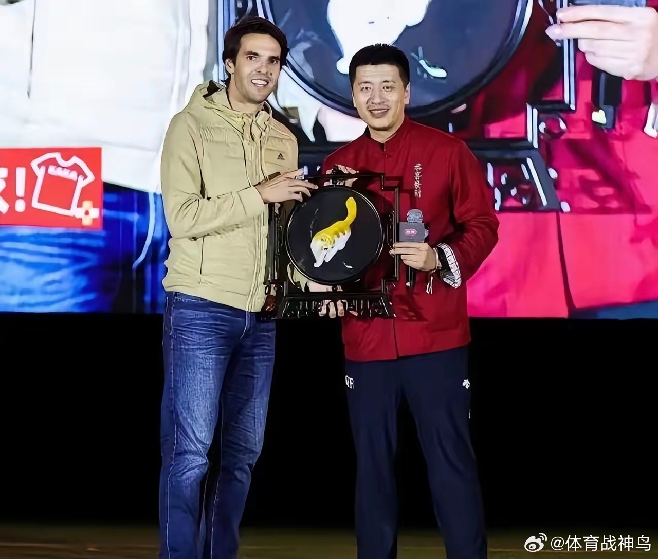 那个问卡卡“考不考研”的米兰球迷，就这样离开了我们！张雪峰老师，我们圈里人更爱叫