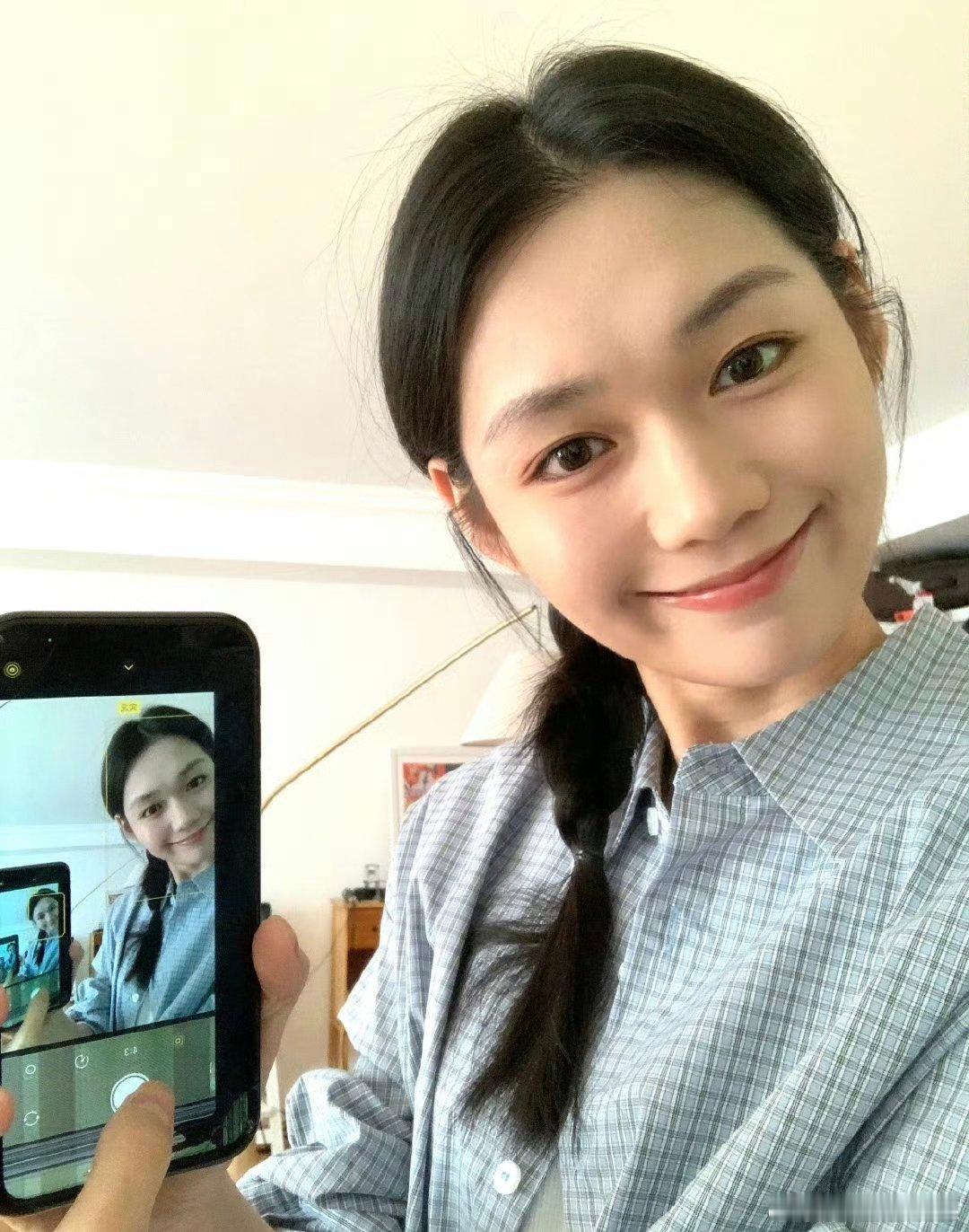 段奥娟录节目在商场换起了防窥膜 在商场换防窥膜这件事真的很段奥娟风格了。录着超燃